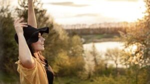 Motivasi Hidup di Masa Sulit: Cara Tetap Positif, Tegar, dan Termotivasi dalam Menghadapi Kesulitan, Kegagalan, dan Tekanan Hidup agar Tetap Produktif, Bahagia, dan Mencapai Tujuan Pribadi serta Profesional